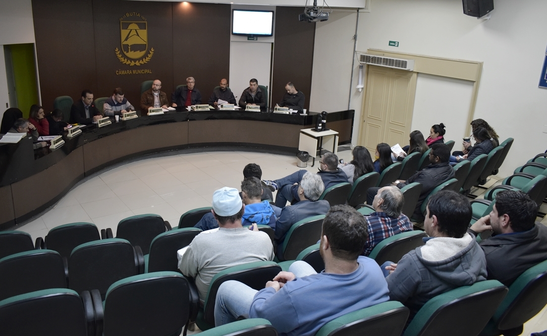 Câmara aprova lei que regulamenta aplicativos de transporte 